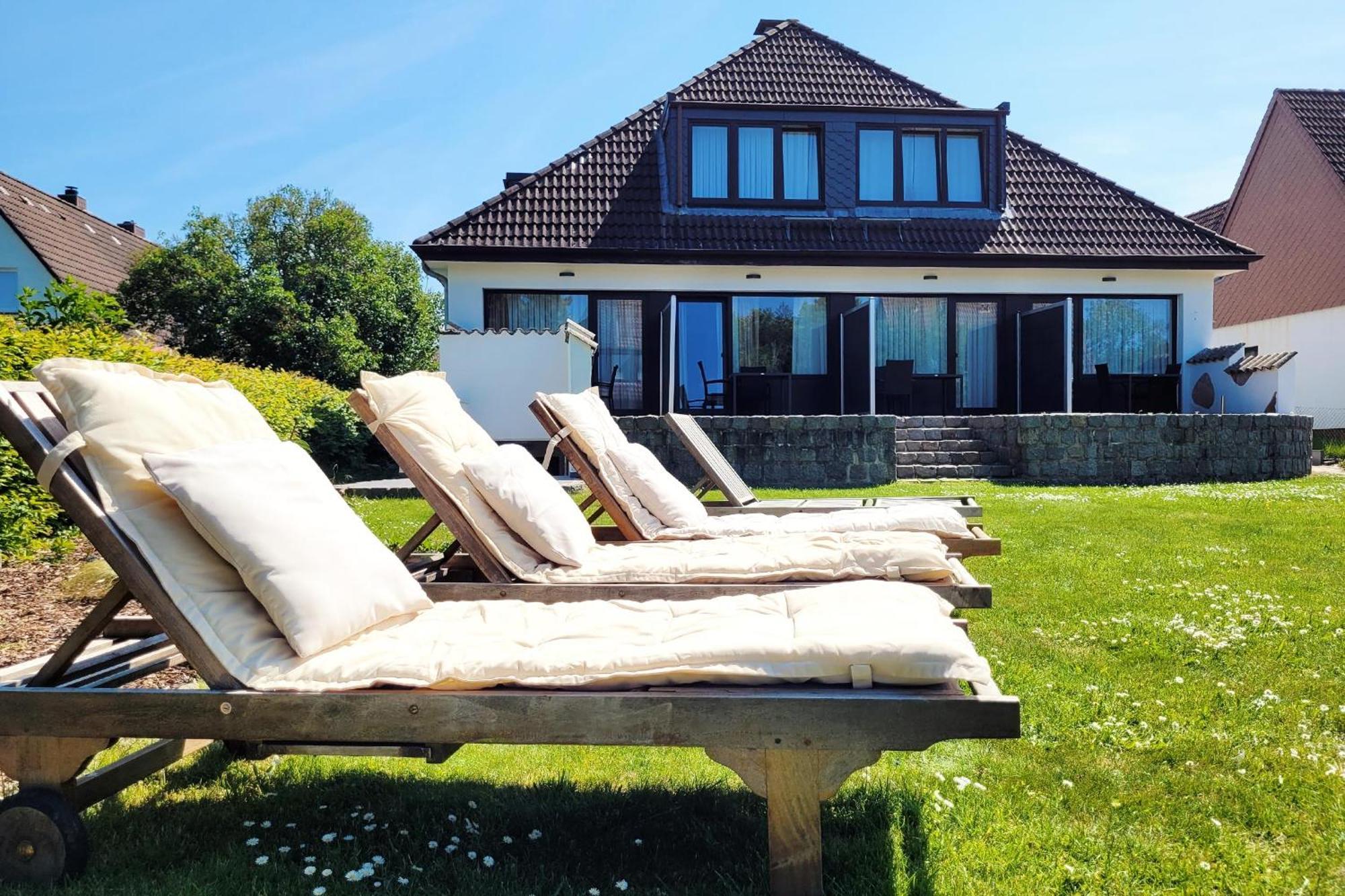Hochwertige Ferienwohnung Mit Sonnenterrasse & Gartenblick, Nur Wenige Gehminuten Zum Strand 샬베우츠 외부 사진