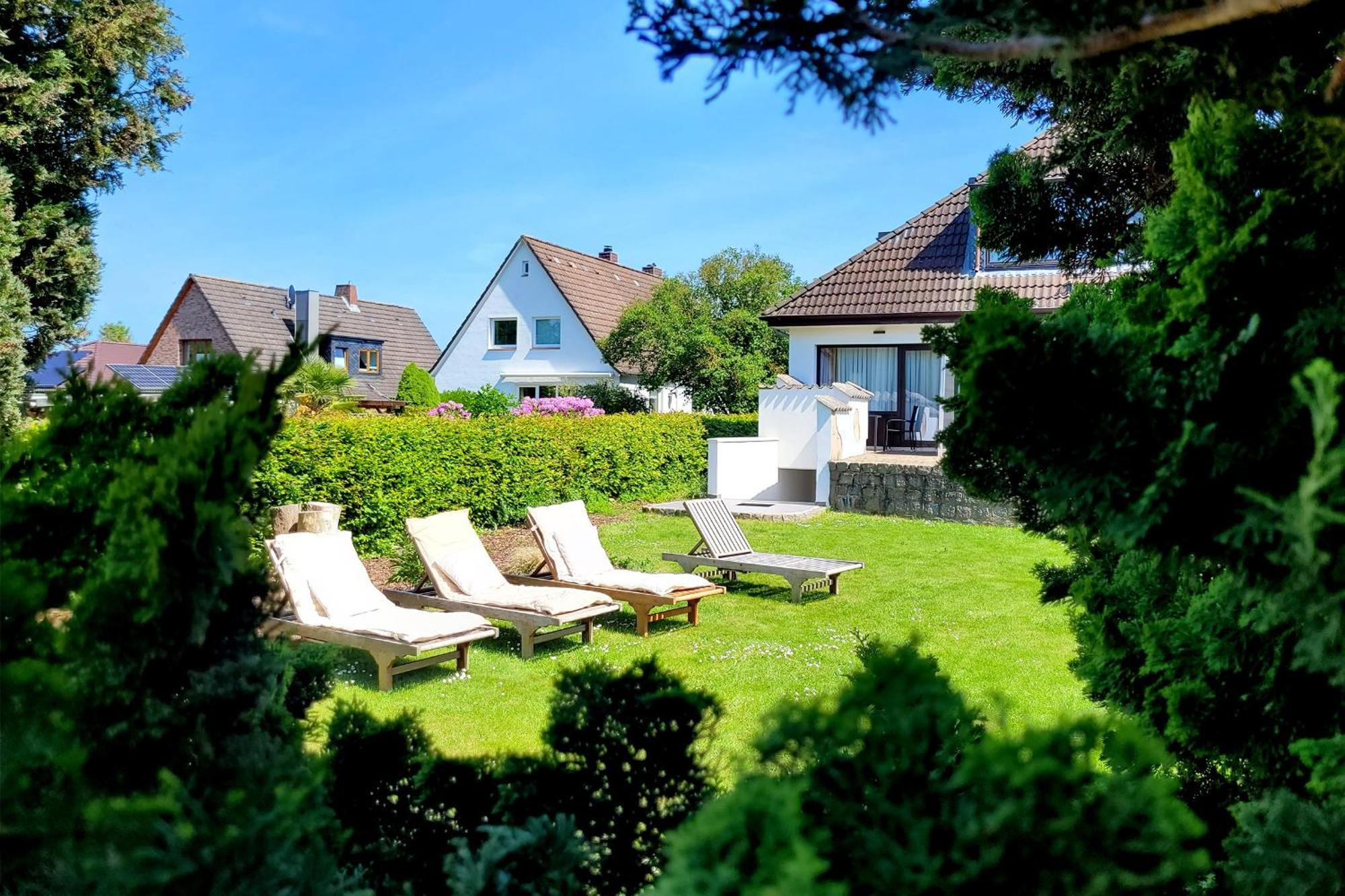 Hochwertige Ferienwohnung Mit Sonnenterrasse & Gartenblick, Nur Wenige Gehminuten Zum Strand 샬베우츠 외부 사진