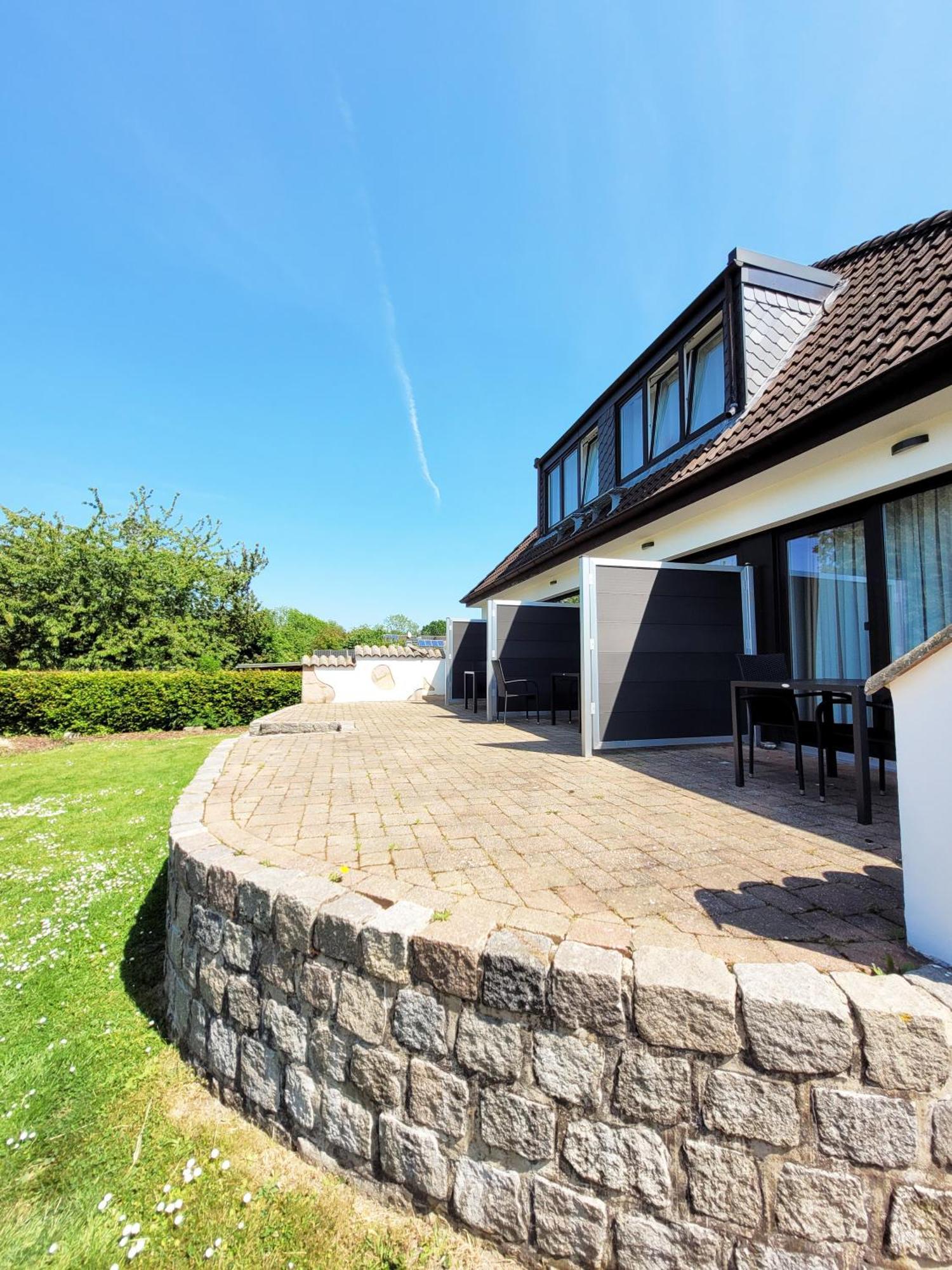 Hochwertige Ferienwohnung Mit Sonnenterrasse & Gartenblick, Nur Wenige Gehminuten Zum Strand 샬베우츠 외부 사진
