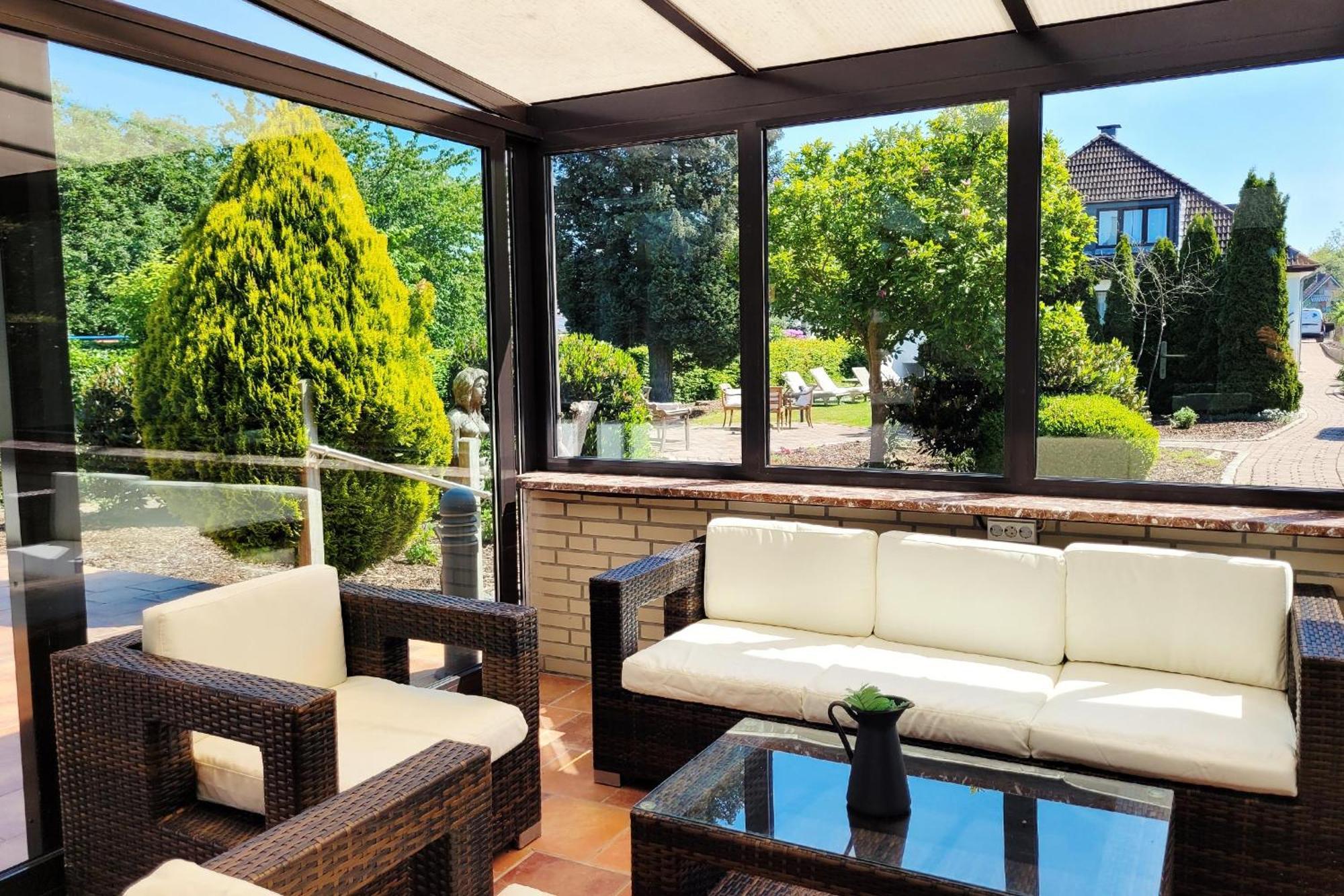 Hochwertige Ferienwohnung Mit Sonnenterrasse & Gartenblick, Nur Wenige Gehminuten Zum Strand 샬베우츠 외부 사진